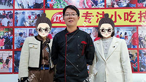 两位广东美女报名学习凉拌粉
