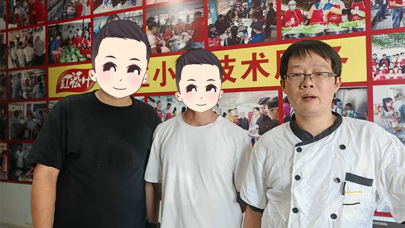 湖北襄阳老学员加学老友粉、广东湛江帅哥到柳州红松叶学爆炒螺蛳粉