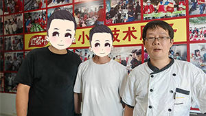 湖北襄阳老学员加学老友粉、广东湛江帅哥到柳州红松叶学爆炒螺蛳粉