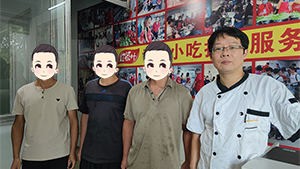 柳州烧鸭老板和贺州杨哥到红松叶学手撕鸡:“比昨天买的好吃太多了!”