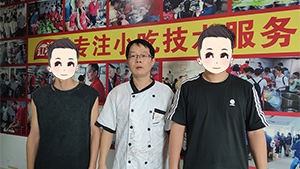 贵州餐饮小白小邓和朋友，两天完成螺蛳粉全套技术学习